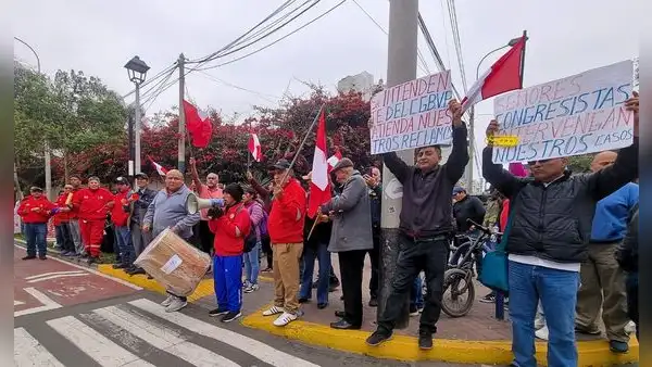 Trabajadores y choferes de la Intendencia Nacional de Bomberos acatan paro nacional de 48 horas