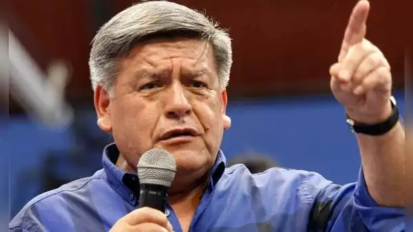 Recolectan más de 30.000 firmas para revocar a César Acuña como gobernador regional de La Libertad
