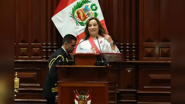 Dina Boluarte dio un mensaje vacío y alejado de la realidad para congraciarse con sus aliados