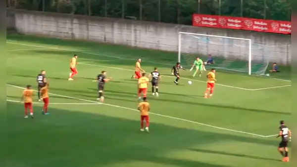 Gianluca Lapadula reaparece como capitán en Cagliari: la 'picó' y marcó un golazo de derecha