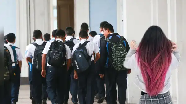 Regreso a clases: ¿los colegios pueden prohibir la entrada a los estudiantes que tienen el cabello pintado? Indecopi responde