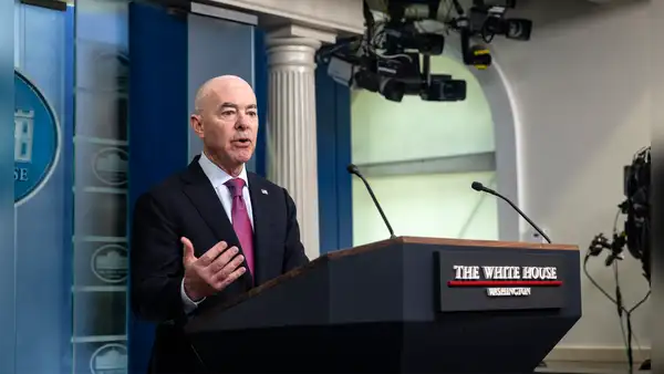Estados Unidos suspende el parole humanitario para Venezuela, Cuba, Nicaragua y Haití por reportes de fraude