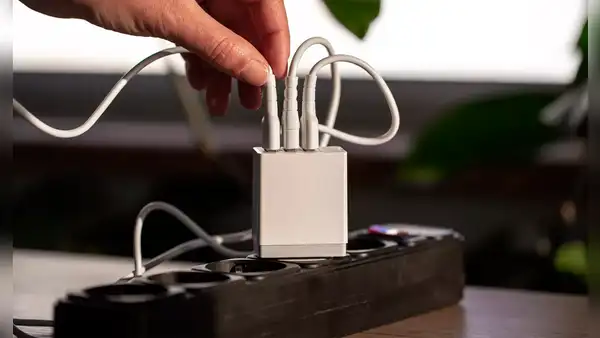 ¿Qué hacer si enchufas muchos dispositivos en casa y no quieres que se malogren con un cortocircuito?