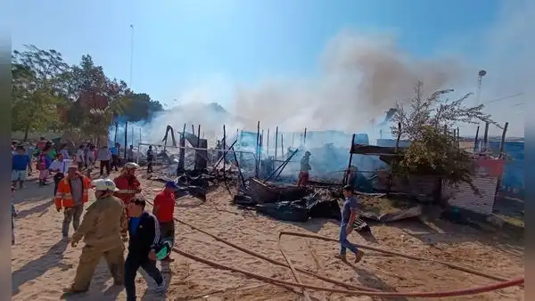 Piura: incendio de grandes proporciones en Sullana consume viviendas de material noble