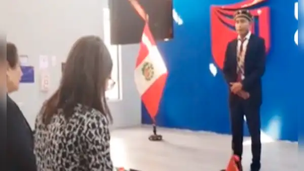 Estudiante sustenta su tesis de maestría con accesorios amazónicos y en redes lo felicitan: “Orgulloso de sus raíces”