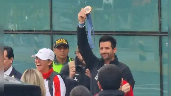 ¡Stefano Peschiera llegó al Perú! La medalla de bronce en París 2024 fue recibido con gran algarabía