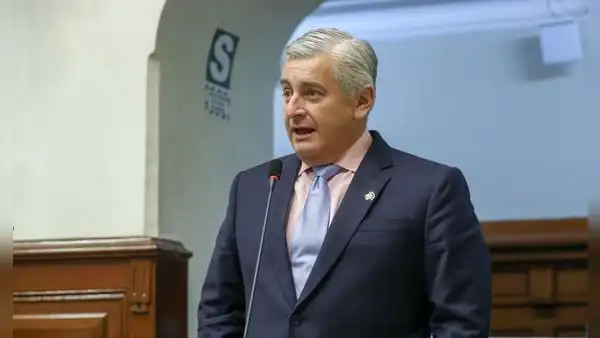 Congreso dilata votación de suspensión de Juan Carlos Lizarzaburu por comentarios sexistas contra Patricia Juárez