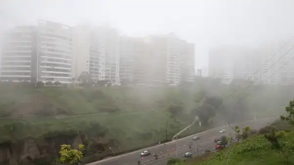 Senamhi advierte alerta naranja en 15 regiones del Perú: riesgo climático durará más de 60 horas