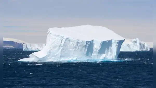 El iceberg más grande del mundo que está girando en medio del océano: se desprendió en 1986