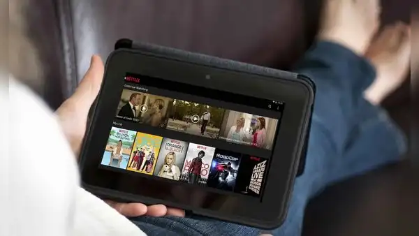 ¿Qué puedo hacer con mi tablet vieja? Esta aplicación la convierte en una Smart TV portátil