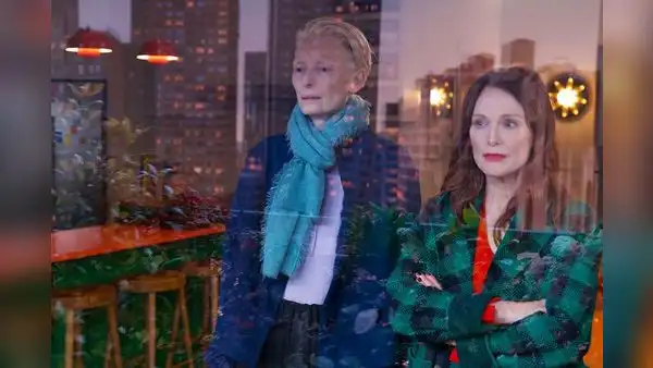 Almodóvar llega a Venecia con Julianne Moore y Tilda Swinton