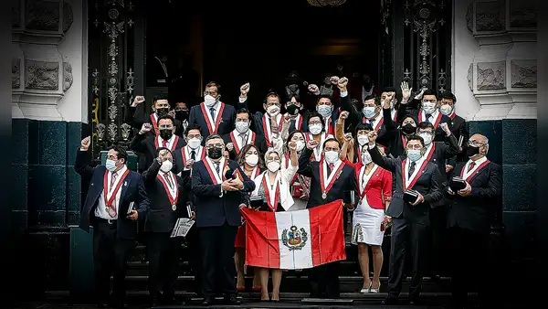 Perú Libre ingresó al Congreso con 37 parlamentarios, hoy se mantienen solo 11, ¿dónde están los otros 26?