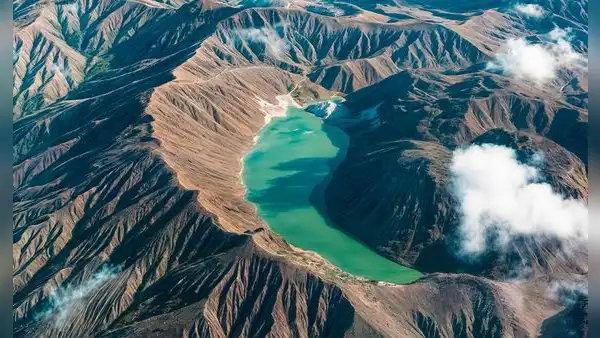 La laguna color verde esmeralda de Colombia: razones científicas y leyendas locales sobre su extraña coloración