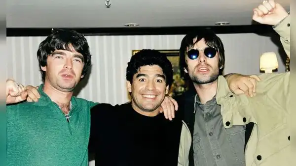 La noche en que Liam y Noel Gallagher, de Oasis, conocieron a Maradona y amenazó con dispararles