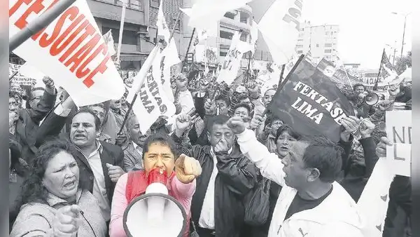 Gobierno busca congelar mejoras salariales a servidores estatales