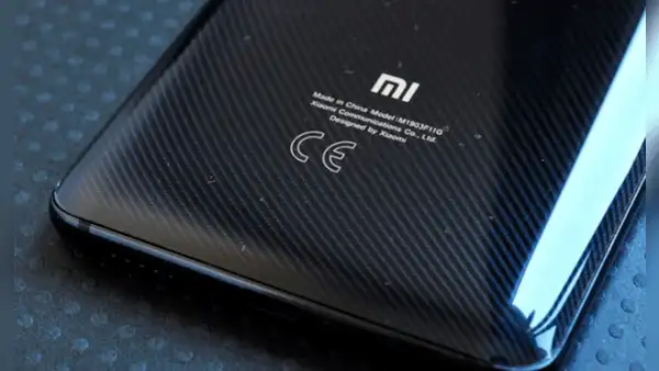 ¿Qué significan las letras 'CE' que aparecen en la parte trasera de muchos teléfonos?