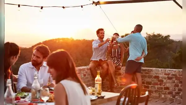 'Tardear', la moda limeña que te permite disfrutar de una fiesta sin trasnochar