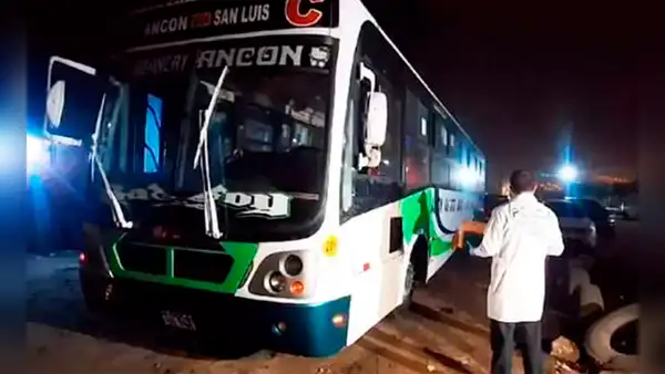 Sicarios atacan a tiros otro ómnibus con pasajeros en Ancón
