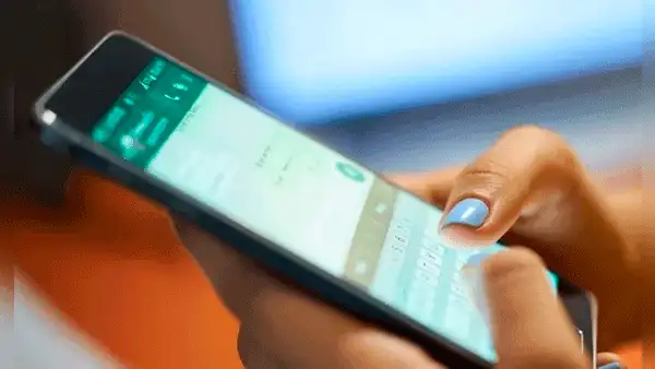WhatsApp tiene un botón que los ciberdelincuentes pueden usar para robar tu dinero y datos