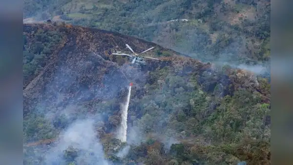 Premier minimiza incendios forestales pese a muertos y daños