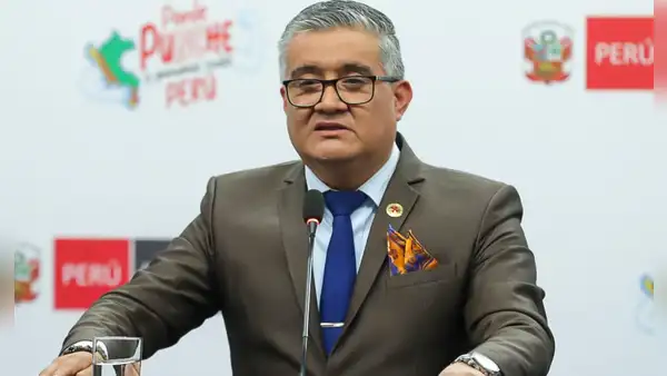Presentan moción de interpelación contra ministro del Ambiente por incendios forestales