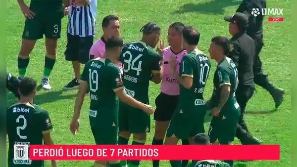Paolo Guerrero explotó y encaró fuerte a Joel Alarcón al final del partido por sus polémicas decisiones