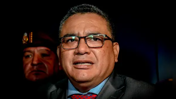Ministro Santiváñez pondrá su cargo a disposición si estado de emergencia no funciona: "Daré un paso al costado"