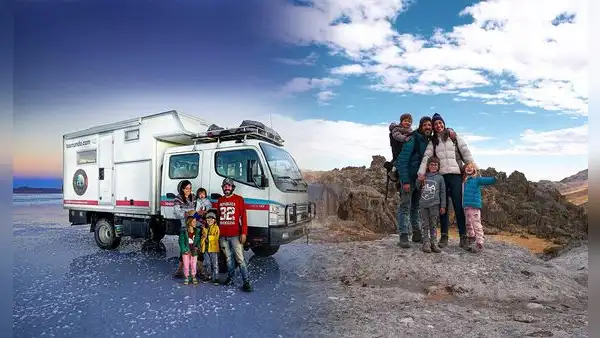 'Los Mundo', la familia que viajó durante 5 años en un camión por 17 países de América con sus 3 niños y 2 mascotas