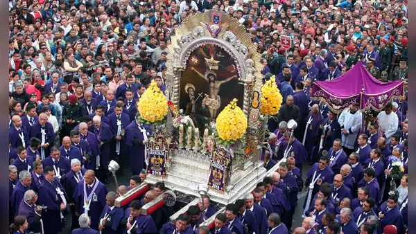 ¿Cuándo sale el Señor de los Milagros? Conoce las fechas y recorridos del Cristo Morado en octubre
