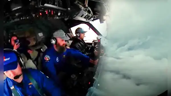El preciso instante en que científicos vuelan hacia el huracán Milton en un avión cazatormentas: VIDEO captó todo