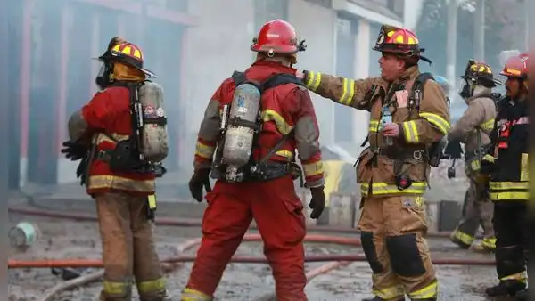El Agustino: incendio cerca a la av. Evitamiento afecta a viviendas de material noble