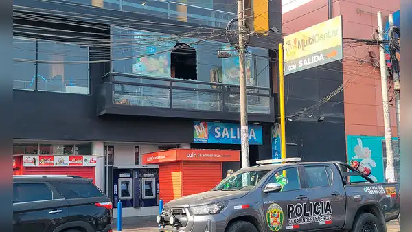 Ataque cerca al Royal Plaza: sujeto dispara contra restobar y balas alcanzan lunas de Smart Fit en Independencia
