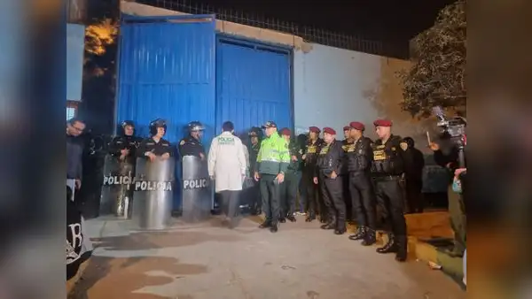 Sicario disfrazado de notificador mata a un docente en puerta de colegio de Ate
