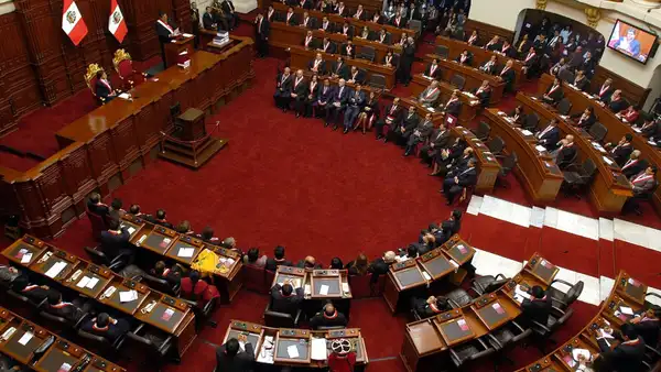 El Congreso se resiste a derogar la Ley 32108 y aprueba parches