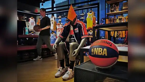 Adam Silver, miembro de la NBA, afirma que pretemporada del baloncesto estadounidense podría jugarse en China