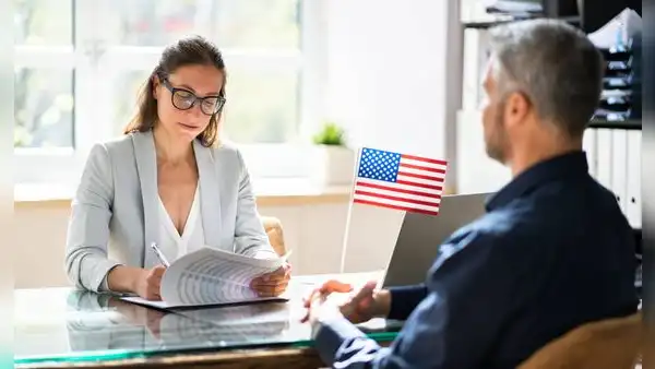 Atención, INMIGRANTE: los 4 temas que no debes mencionar en tu ENTREVISTA si deseas obtener la VISA AMERICANA 2024