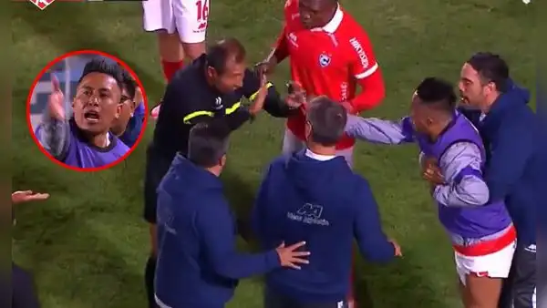 Christian Cueva se descontroló y casi se le va encima al árbitro tras reclamarle por expulsión de DT de Cienciano