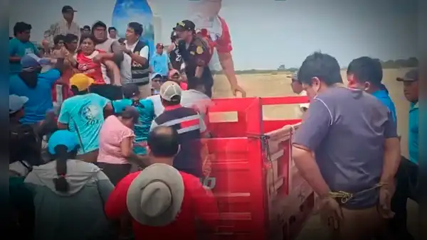 Sechura: ladrones que eran llevados por la Policía fueron retenidos por vecinos y azotados en público