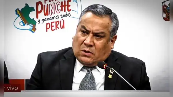 Gustavo Adrianzén se enoja y concluye conferencia tras pregunta sobre contradicciones de Dina Boluarte en Mikonos