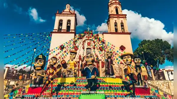 Dedican gran altar de 4.5 metros a 'El Chavo del 8' en homenaje a Roberto Gómez Bolaños 'Chespirito'