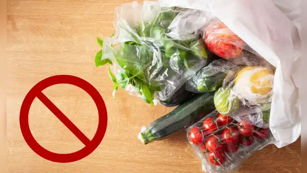 ¿Bolsas de plástico para verduras en el refrigerador? Descubre por qué es un mal hábito