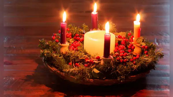 El significado de la corona de adviento de Navidad, ¿cuál fue su origen?
