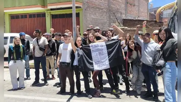 Extranjeros varados por bloqueo de puente Ilave se unieron a paro nacional: "Puno es dignidad y paz"
