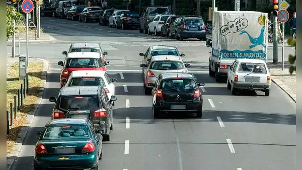 Atención, conductores de Estados Unidos: los inmigrantes pueden acceder sin licencia a estos 17 estados