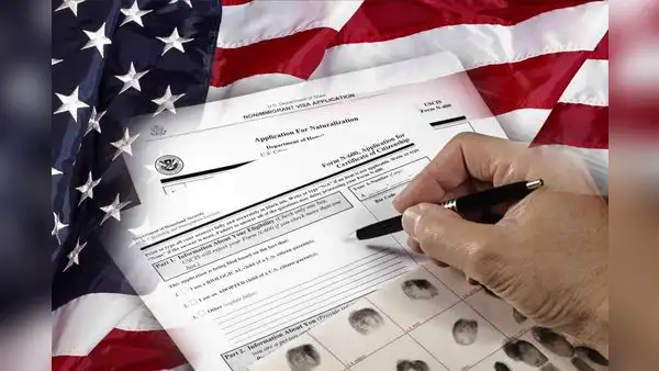 USCIS y los retrasos en tu caso: qué hacer si recibes este mensaje inesperado si eres inmigrante en EE. UU.