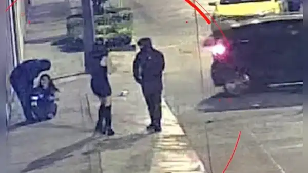 Cámaras de seguridad captan violento asalto en Ate: delincuentes usan armas de fuego para robar a jóvenes