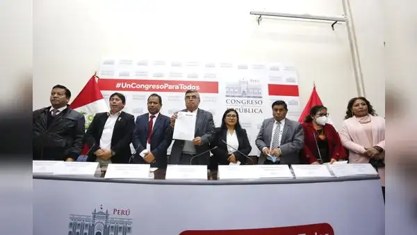 Pleno del Congreso alista nombramiento automático para 24.000 profesores