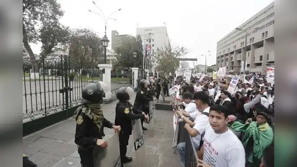 El Congreso en perenne rechazo y crece respaldo a las protestas