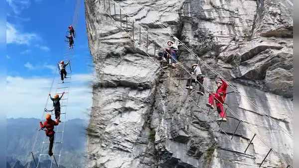 La 'Escalera al Cielo', la sorprendente atracción a 1.500 metros de altura en China: no apta para cardíacos.