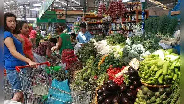 Inflación sube en noviembre, pero con control en rango meta de 2%: los principales productos al alza